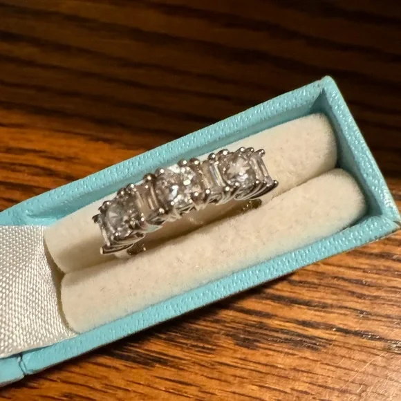 Vintage sterling silver engagement ring signed 925 DQ CZ / Size 6 - Picture 3 of 8